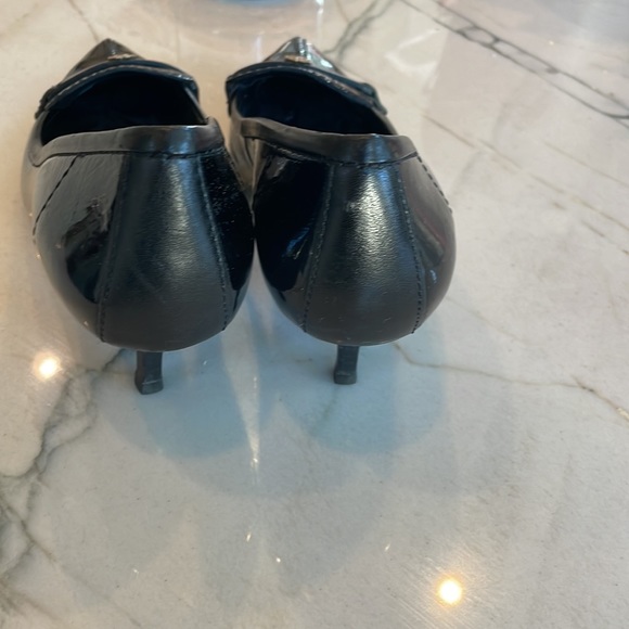 Tory Burch black patent pumps 2in heel - Picture 4 of 7
